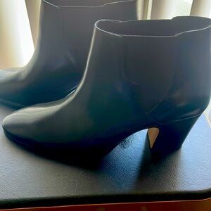 NWOB Black heeded Boots Size 10
